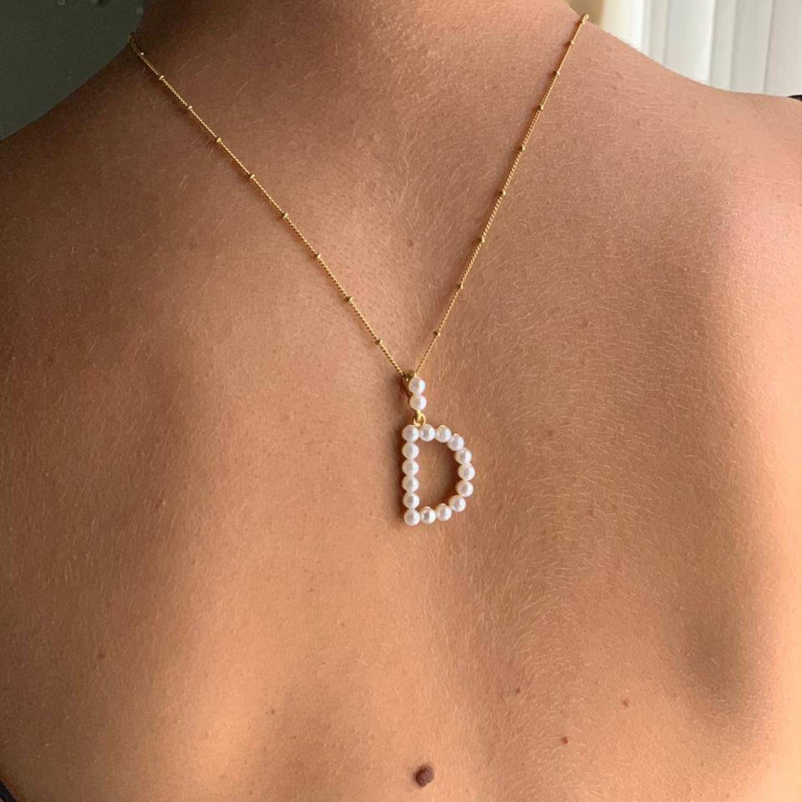 Pearl Initial Layering Pendant - Custom Name Necklace Stainless Steel recension och pris