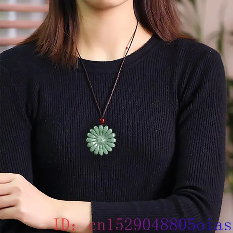 Green Jadeite Sunflower Pendan - Necklaces recension och pris