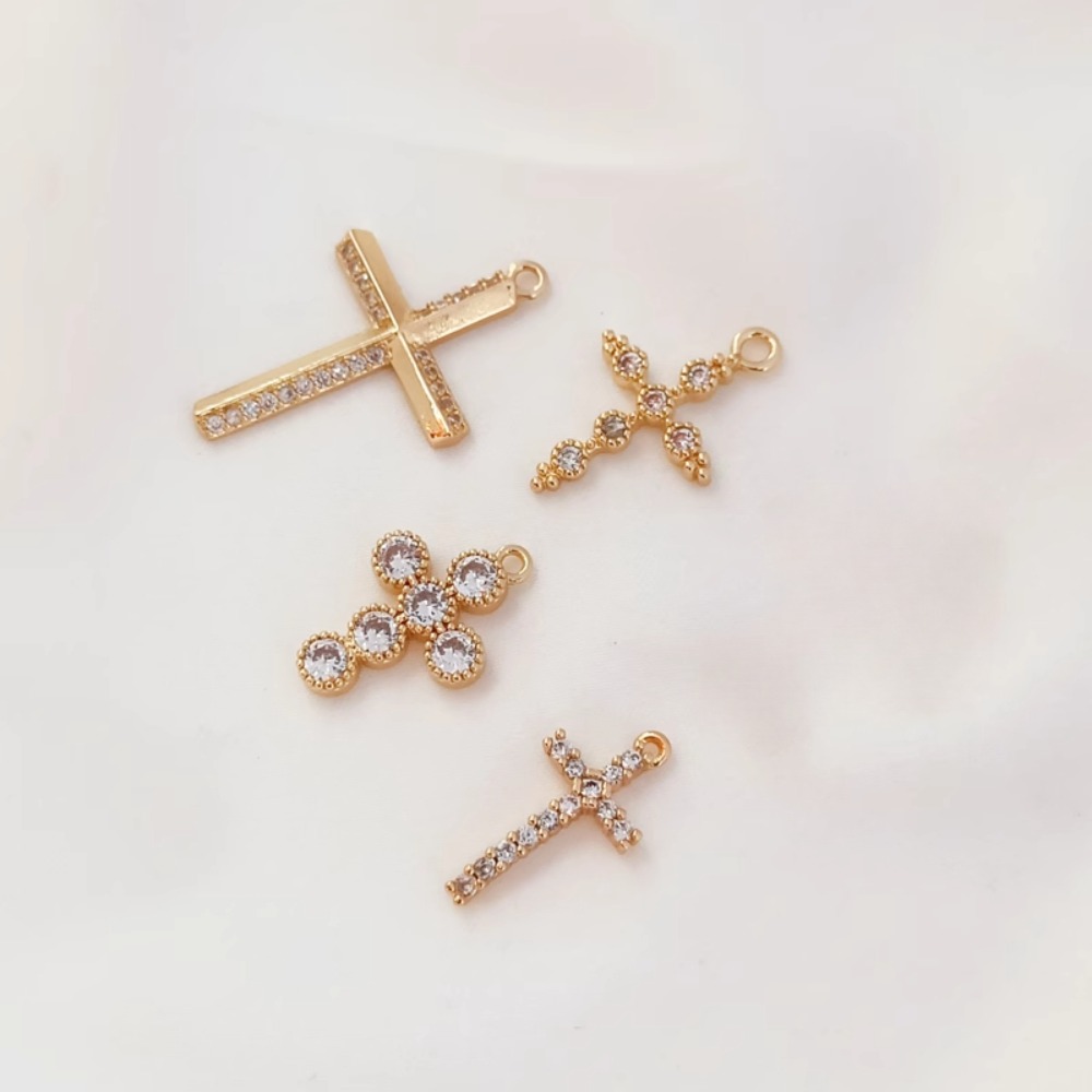 14K Gold-plated Zircon Cross P - Cross Pendant Necklace Gold recension och pris